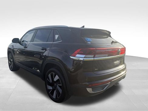 Used 2025 Volkswagen Atlas Cross Sport SE FWD image 29