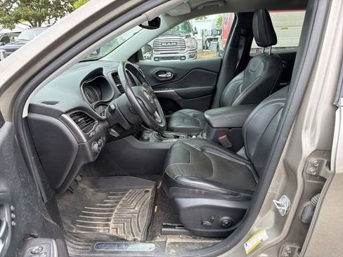 Used 2019 Jeep Cherokee Limited w/ Technology Group image 18