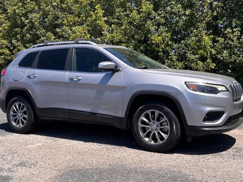 Used 2019 Jeep Cherokee Latitude Plus image 9