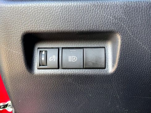 Used 2021 Toyota RAV4 LE image 33