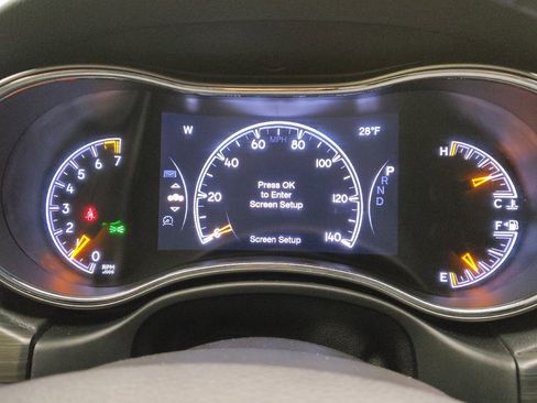 Used 2019 Jeep Grand Cherokee Altitude image 23