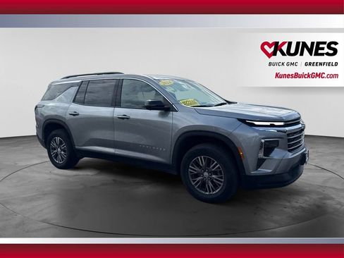 Used 2024 Chevrolet Traverse LT AWD/4WD image 4