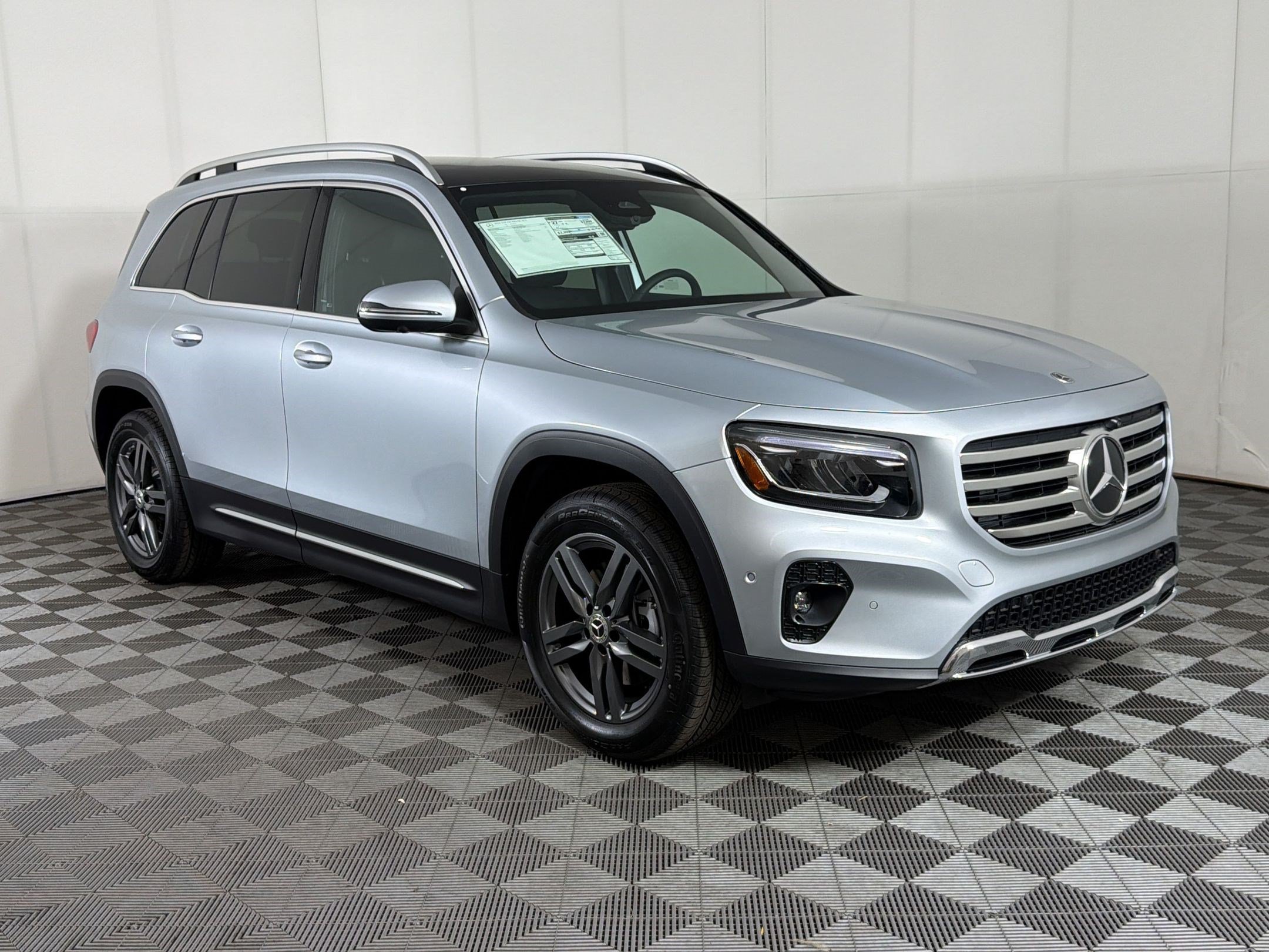 Used 2026 Mercedes-Benz GLB 250 4MATIC image 7