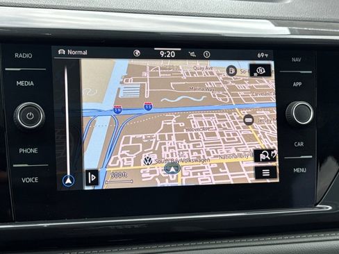 Certified 2022 Volkswagen Taos SEL w/ Panoramic Sunroof Package image 20