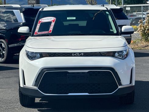 Used 2023 Kia Soul LX w/ LX Technology Package image 9