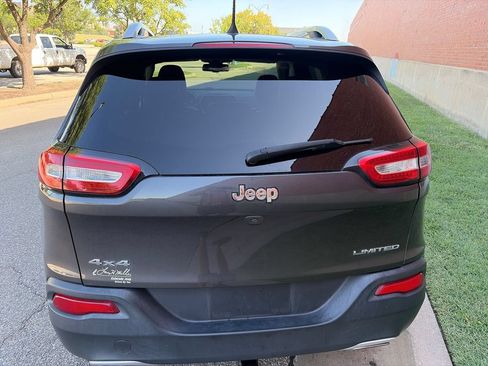 Used 2017 Jeep Cherokee Limited AWD/4WD image 3