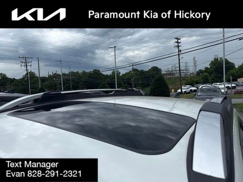 Used 2022 Subaru Outback Touring XT AWD/4WD image 3