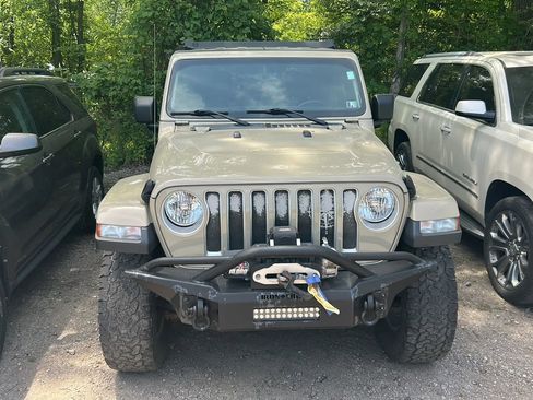 Used 2020 Jeep Gladiator Overland AWD/4WD image 2