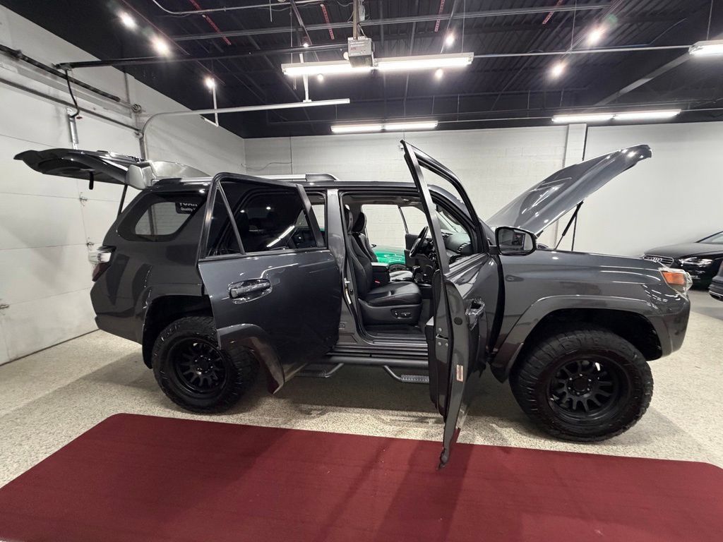 Used 2018 Toyota 4Runner TRD Off-Road Premium AWD/4WD image 60