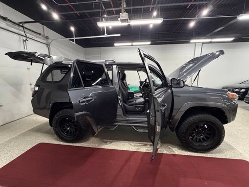Used 2018 Toyota 4Runner TRD Off-Road Premium AWD/4WD image 60