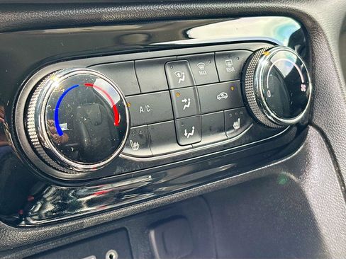 Used 2020 Buick Encore GX Preferred w/ Cold Weather Comfort Package FWD image 15