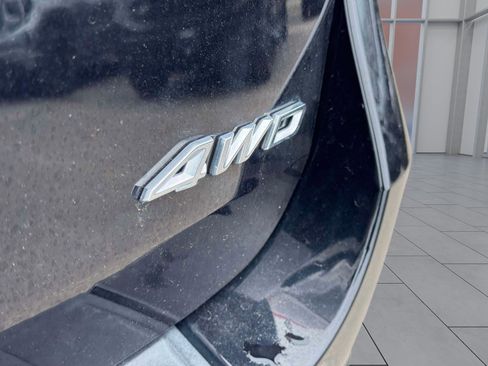 Used 2022 Ford Explorer XLT w/ Equipment Group 202A image 9