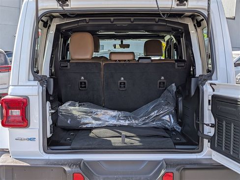 Used 2023 Jeep Wrangler Unlimited Sahara w/ Cold Weather Group image 8