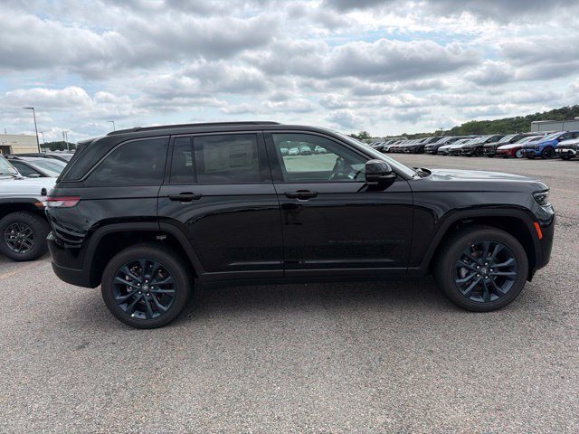 New 2026 Jeep Grand Cherokee Limited AWD/4WD image 2