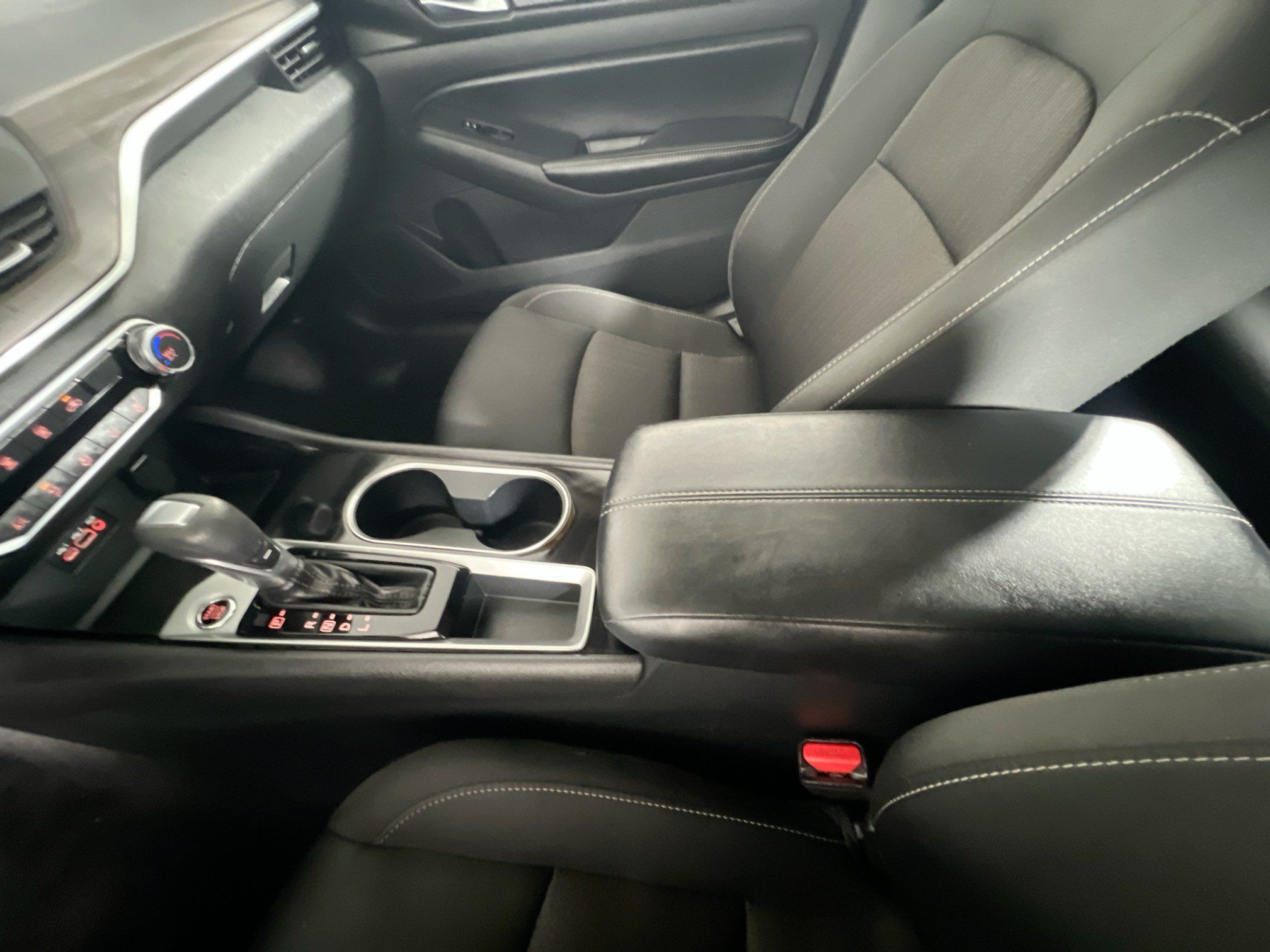 Used 2024 Nissan Altima 2.5 SV FWD image 25