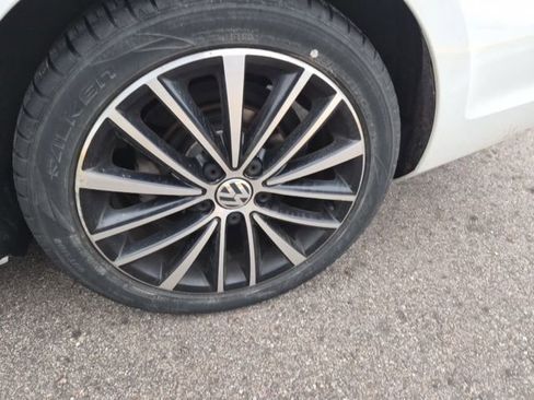 Used 2016 Volkswagen Jetta Sport image 11