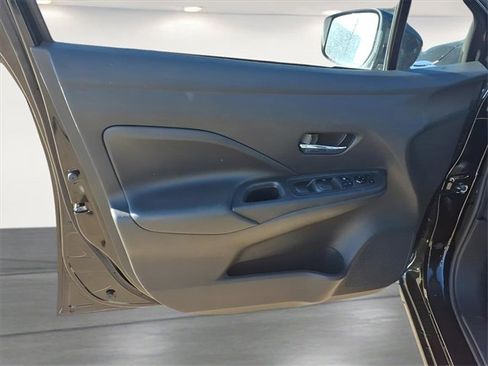 Used 2023 Nissan Versa SV image 12