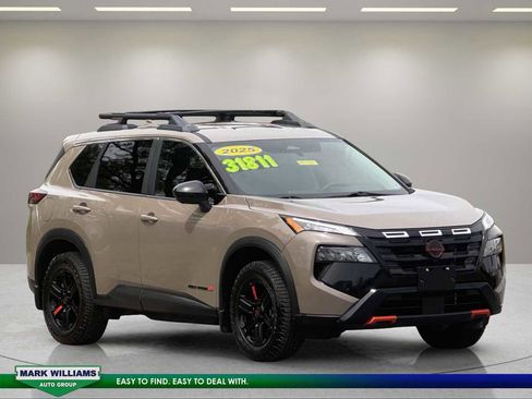Used 2025 Nissan Rogue SV AWD/4WD image 1