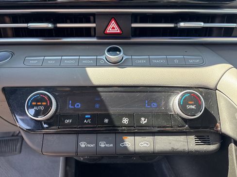 Certified 2024 Hyundai Elantra SEL FWD image 28