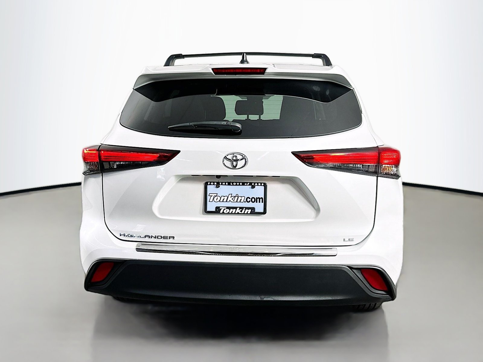 Used 2022 Toyota Highlander LE FWD image 7