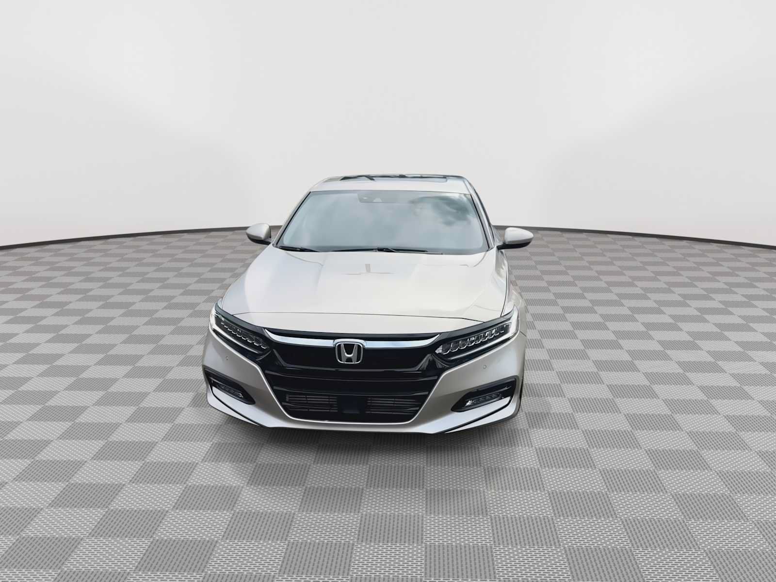 Used 2018 Honda Accord Touring image 3