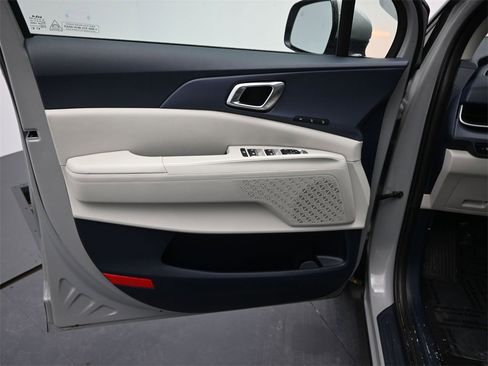 Certified 2025 Kia Carnival EX image 19