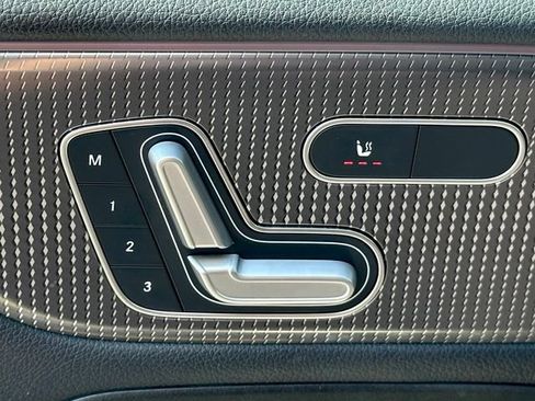 Used 2021 Mercedes-Benz GLB 250 4MATIC image 31