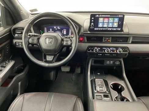 Certified 2025 Honda Pilot Black Edition image 17