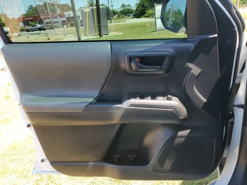 Used 2022 Toyota Tacoma SR5 w/ Technology Package RWD image 29