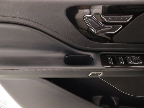 Used 2025 Lincoln Aviator AWD w/ Jet Appearance Package image 18