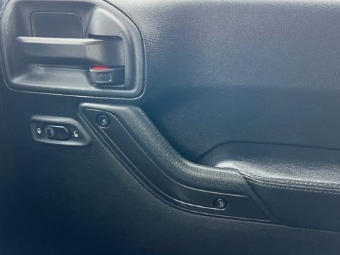 Used 2017 Jeep Wrangler Unlimited Sahara image 20