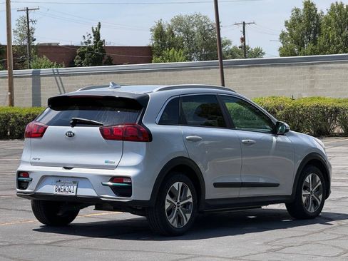 Used 2020 Kia Niro EX FWD image 5