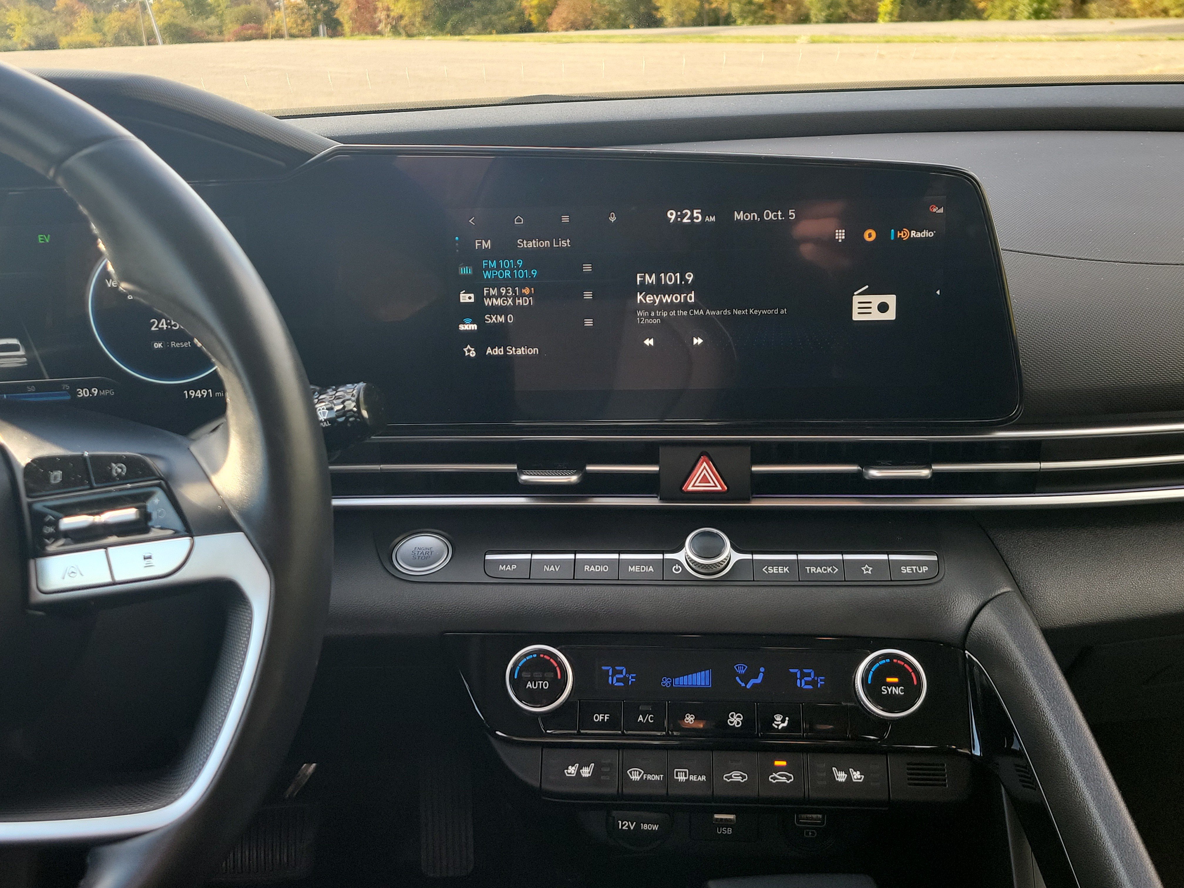 Used 2023 Hyundai Elantra Limited FWD image 25