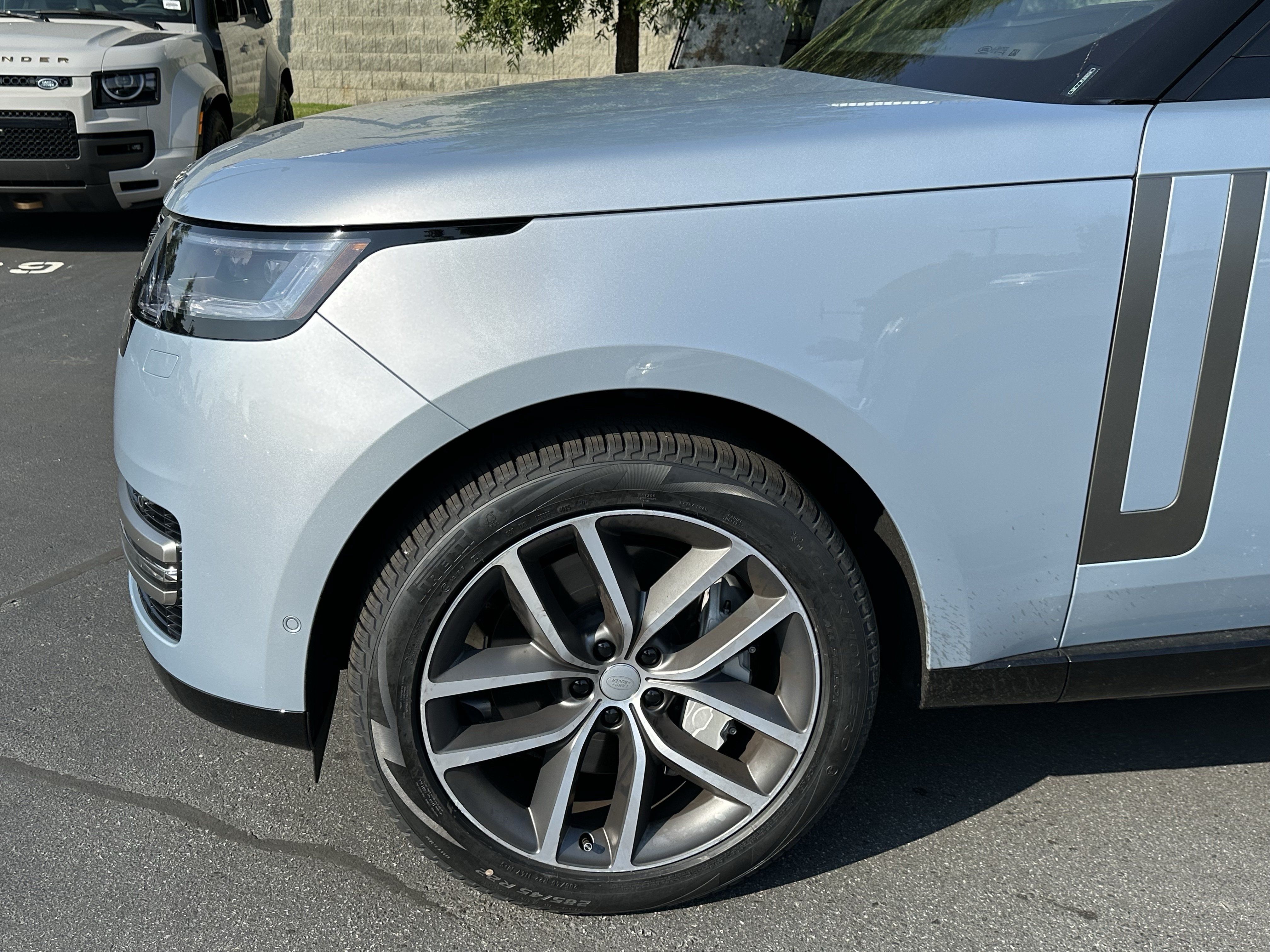 Certified 2025 Land Rover Range Rover SE AWD/4WD image 13