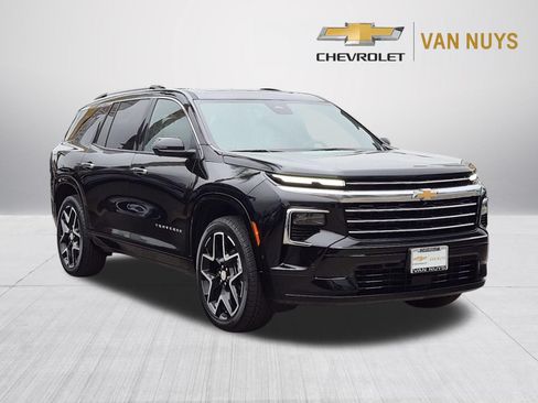 Used 2025 Chevrolet Traverse High Country w/ LPO, Floor Liner Package AWD/4WD image 3