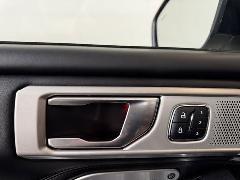 Used 2022 Ford Explorer Platinum image 25