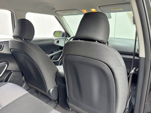 Used 2021 Kia Soul LX FWD image 28
