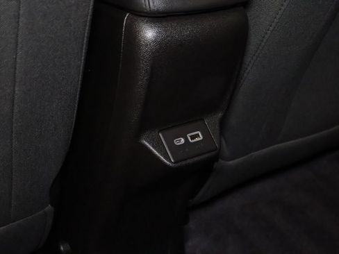 Used 2022 Chevrolet Bolt EUV LT w/ Comfort Package FWD image 15