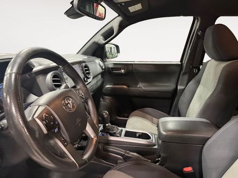 Used 2021 Toyota Tacoma TRD Sport AWD/4WD image 10