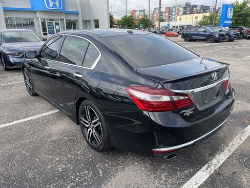 Used 2017 Honda Accord Touring image 7