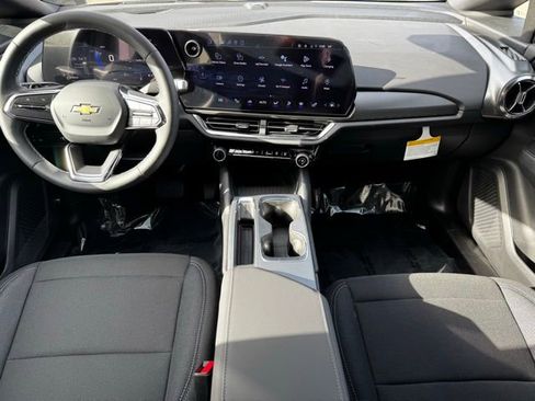 New 2026 Chevrolet Equinox EV LT image 9