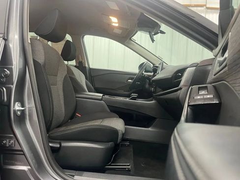 Used 2023 Nissan Rogue SV image 22