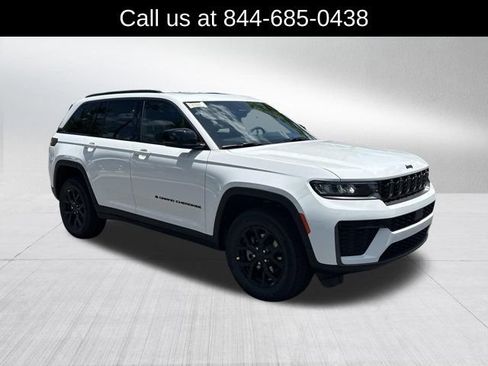 New 2026 Jeep Grand Cherokee Altitude RWD image 3