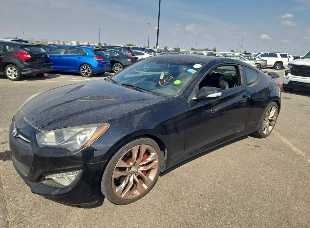 Used 2013 Hyundai Genesis 3.8 RWD image 3