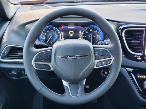 Used 2026 Chrysler Voyager LX image 21