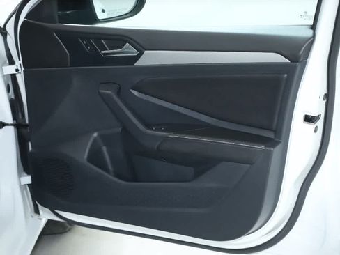 Certified 2024 Volkswagen Jetta Sport FWD image 31