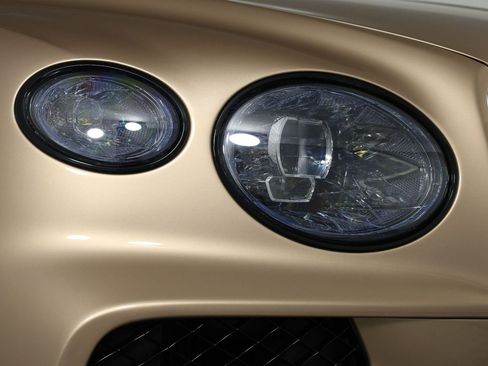 Used 2023 Bentley Bentayga image 13