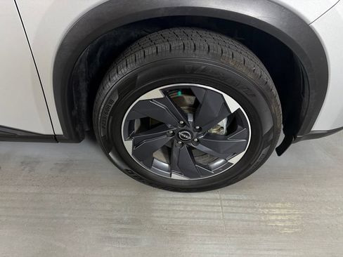 Used 2024 Nissan Rogue SV FWD image 9