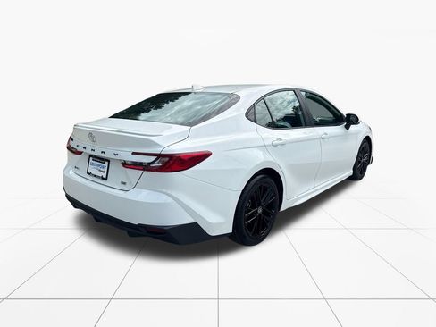 Used 2025 Toyota Camry SE FWD image 8