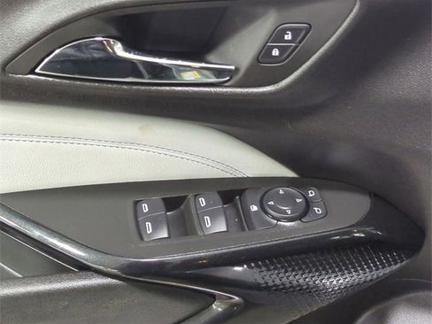 Certified 2025 Chevrolet Trax LT image 22